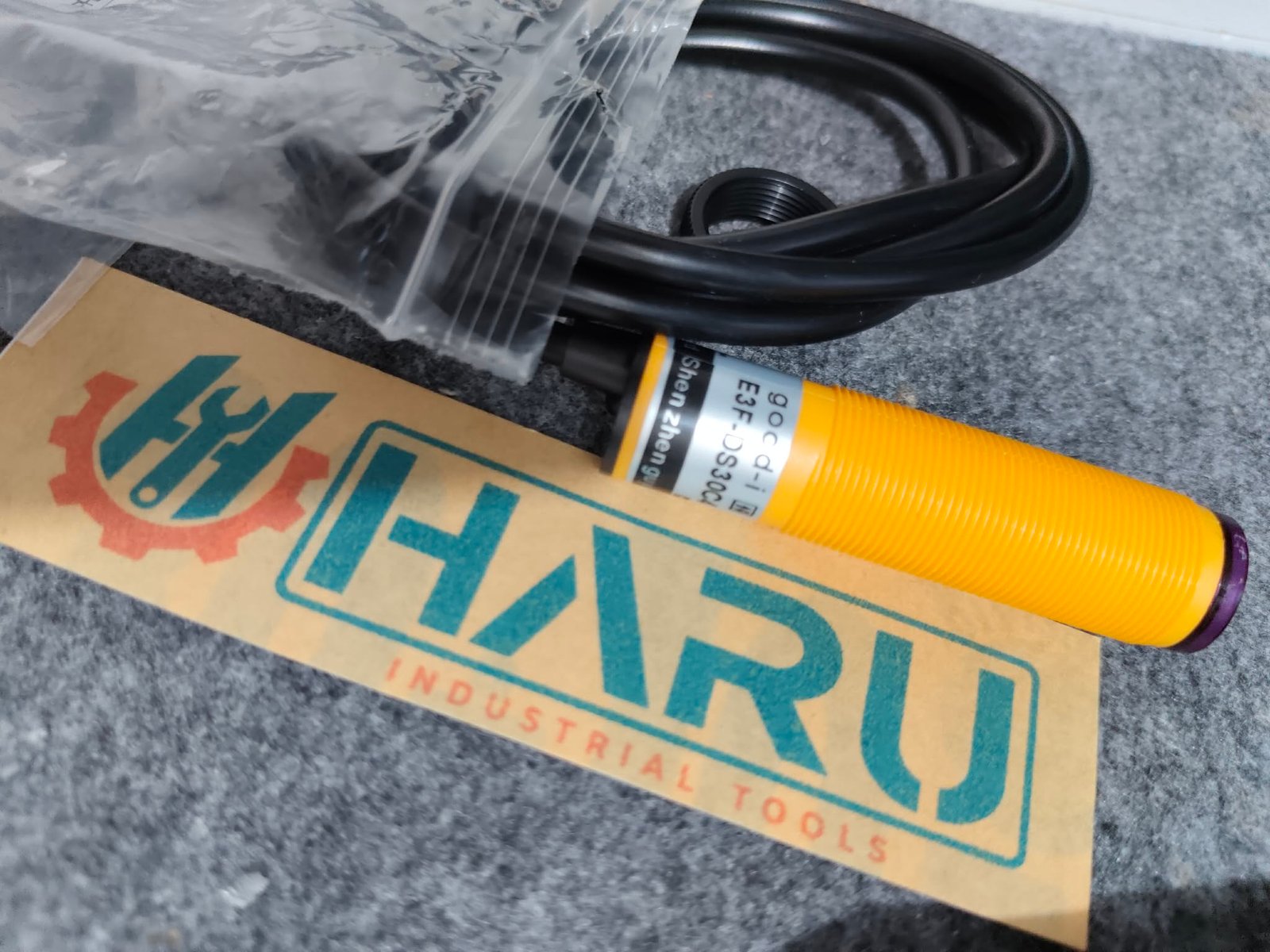 Proximity Sensor E3FDS30C4/NPN/NO (6-36VDC) Photoelectric Sensor